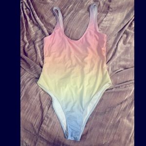 🎉 3 FOR $25 🎉 
Forever 21 one piece swimsuit